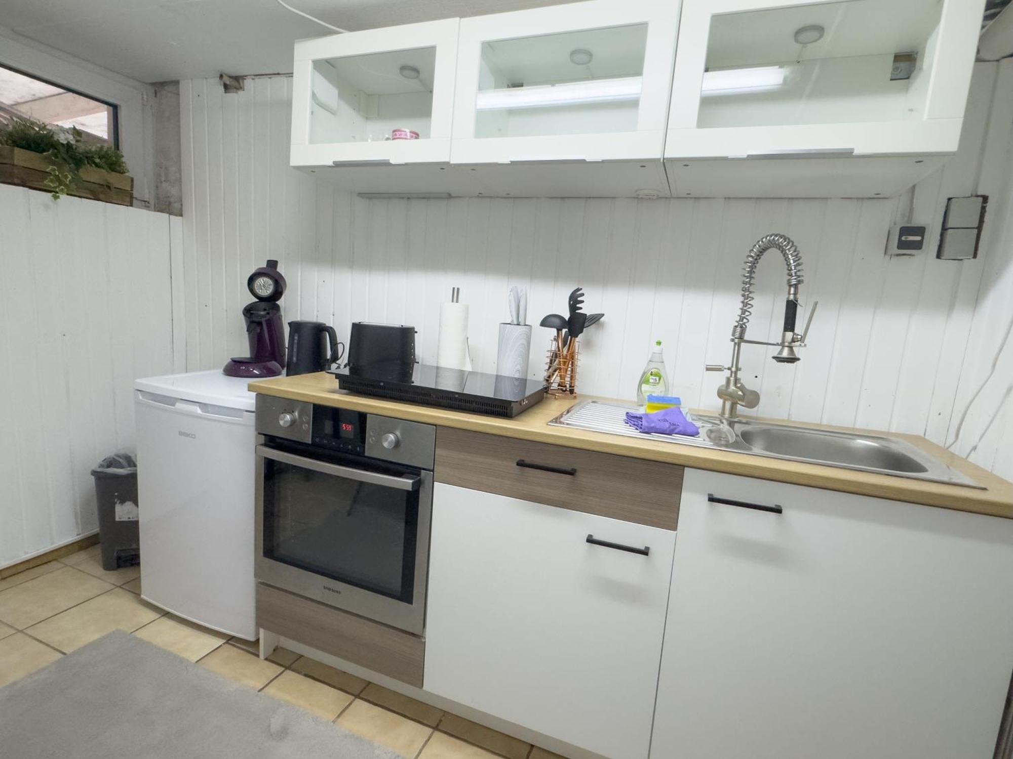 Souterrain Apartment Mit Eigenem Eingang Und Terasse Sarstedt Exteriér fotografie